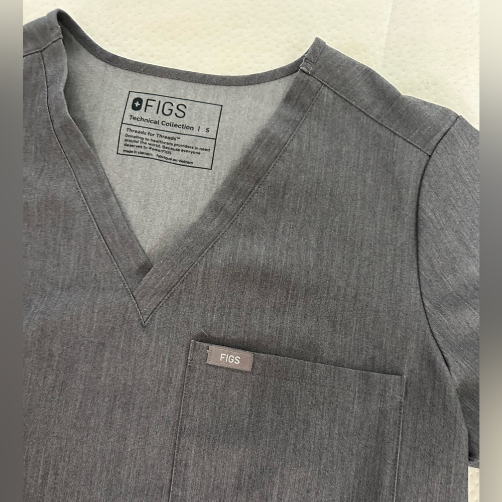 FIGS Gray Scrubs Shirt Size S - Picture 2 of 5